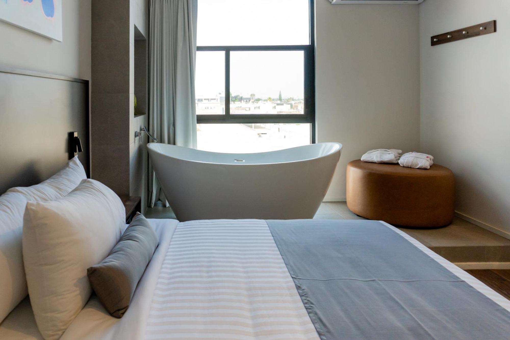Alt Urbana Hotel Leon Bagian luar foto