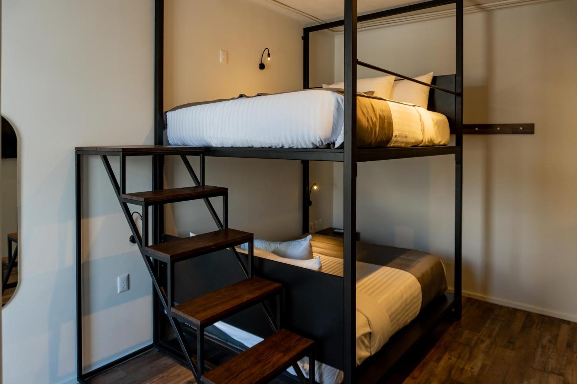 Alt Urbana Hotel Leon Bagian luar foto