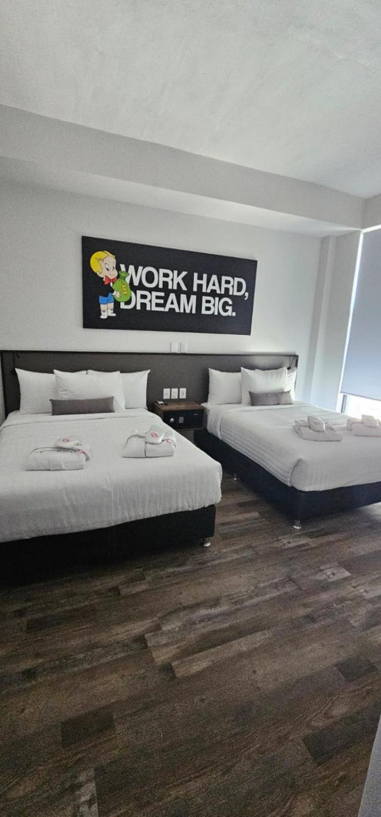 Alt Urbana Hotel Leon Bagian luar foto