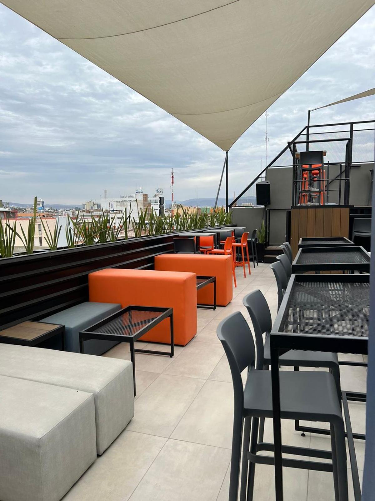 Alt Urbana Hotel Leon Bagian luar foto