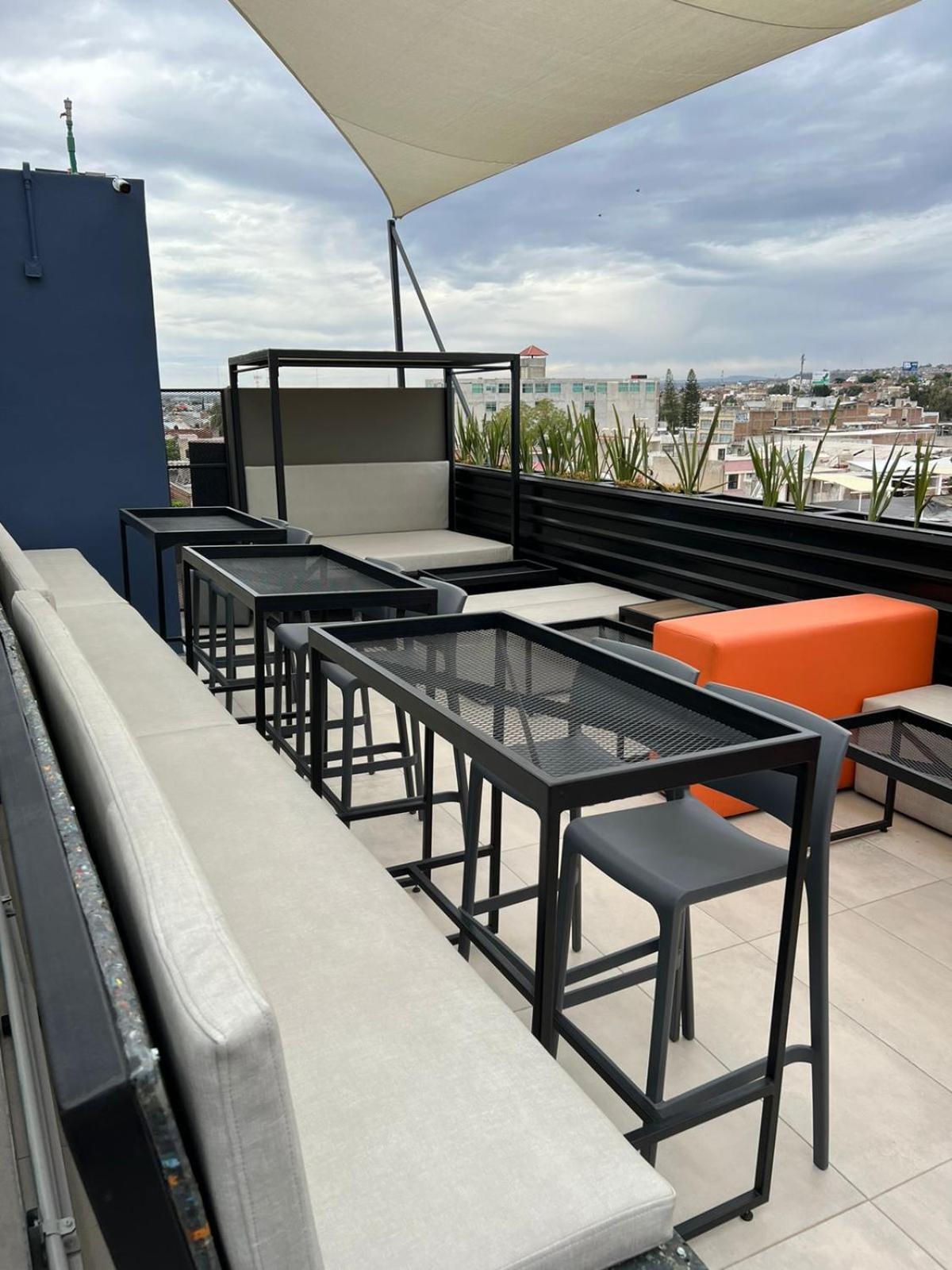 Alt Urbana Hotel Leon Bagian luar foto